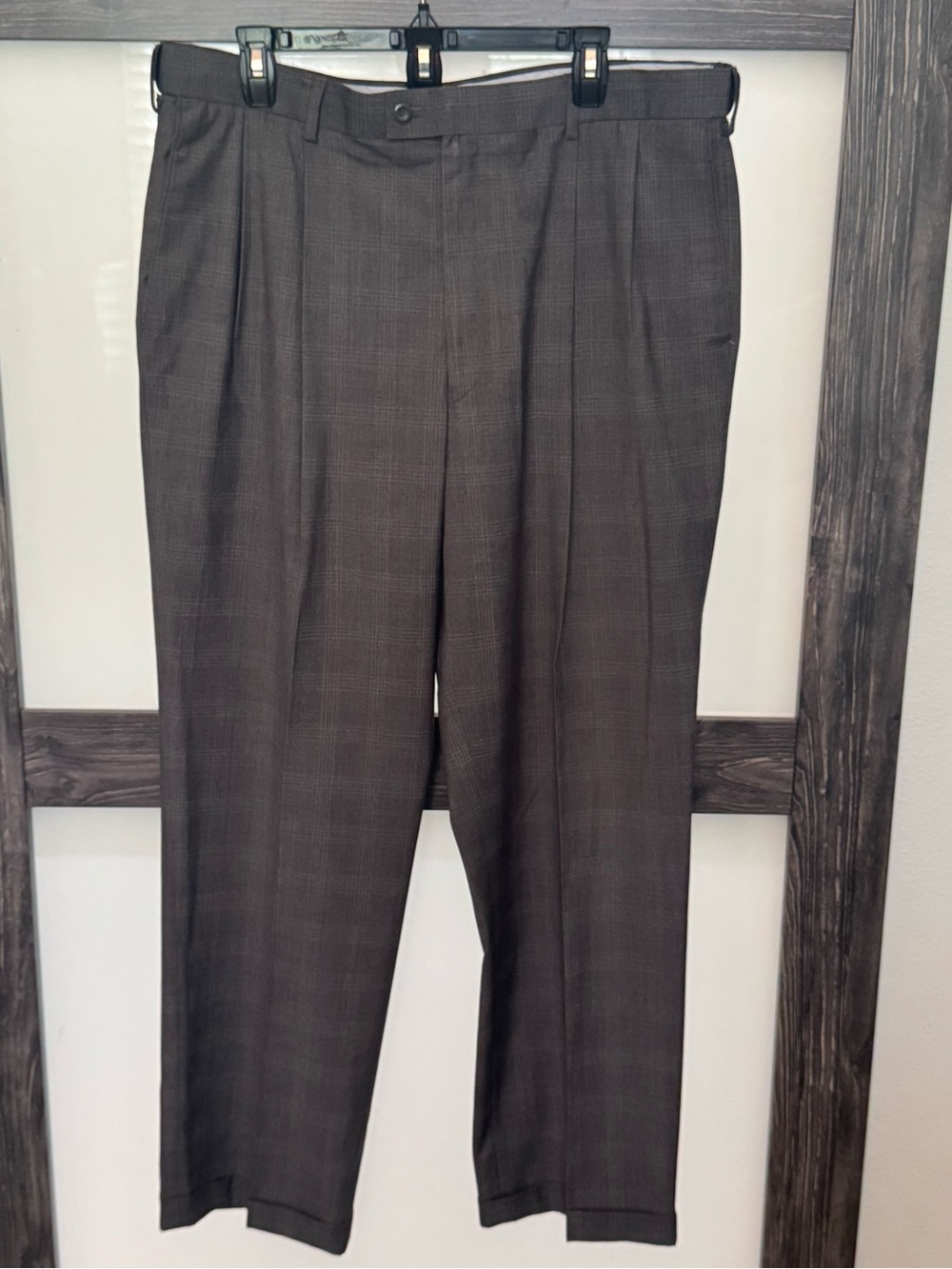 Men's Classic Pleated Dress Pants - Plaid - Picture 2 of 3